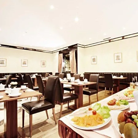 Отель Radisson Center 3*