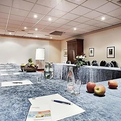 By Tulip Hotel