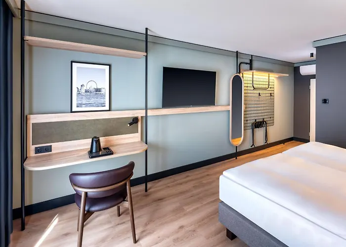 מלון Radisson Center 3*