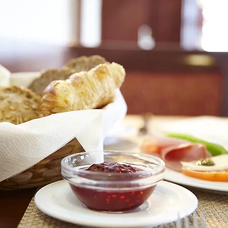 Hotel Radisson Center 3*